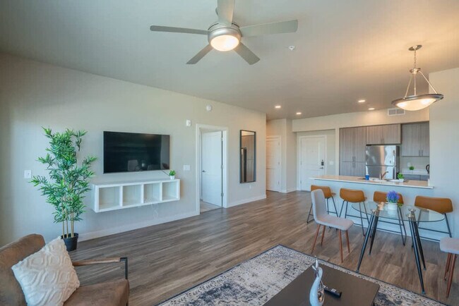 Building Photo - 1890 S Country Club Way