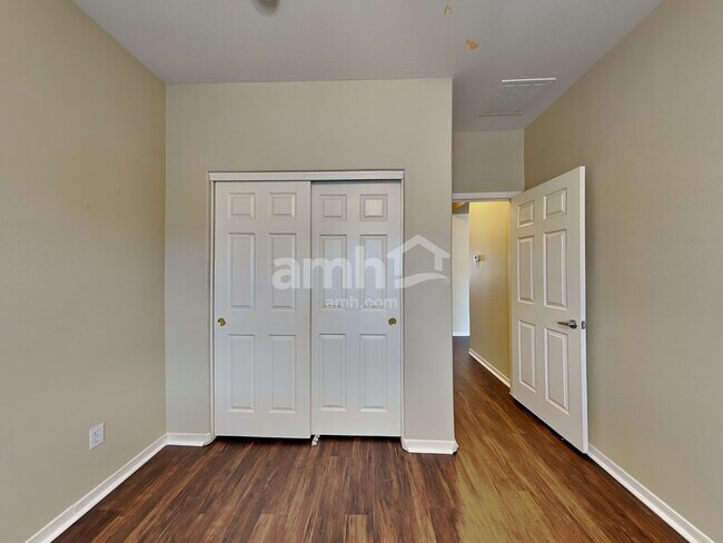 Building Photo - 5321 W Grenadine Rd