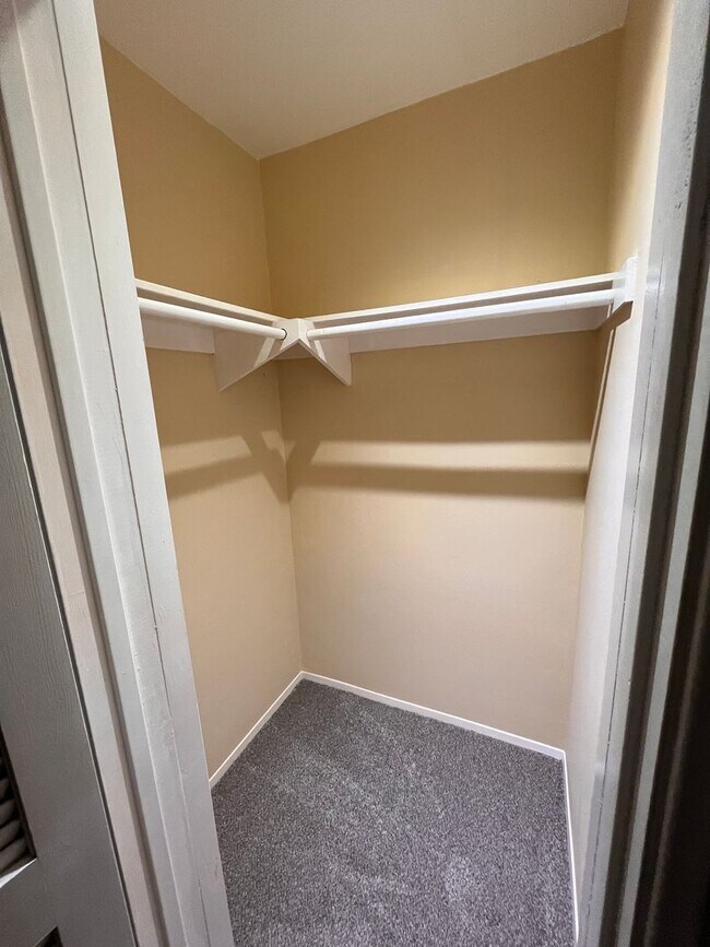 Building Photo - Mission Beach, 2 bedroom, 2 bathroom, with New Carpet, Parking, Laundry, Patio (807 Nantasket Ct....
