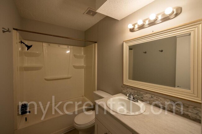 Building Photo - 6441 Hallet St