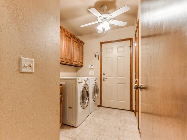 Building Photo - 16616 Hardwood Pl