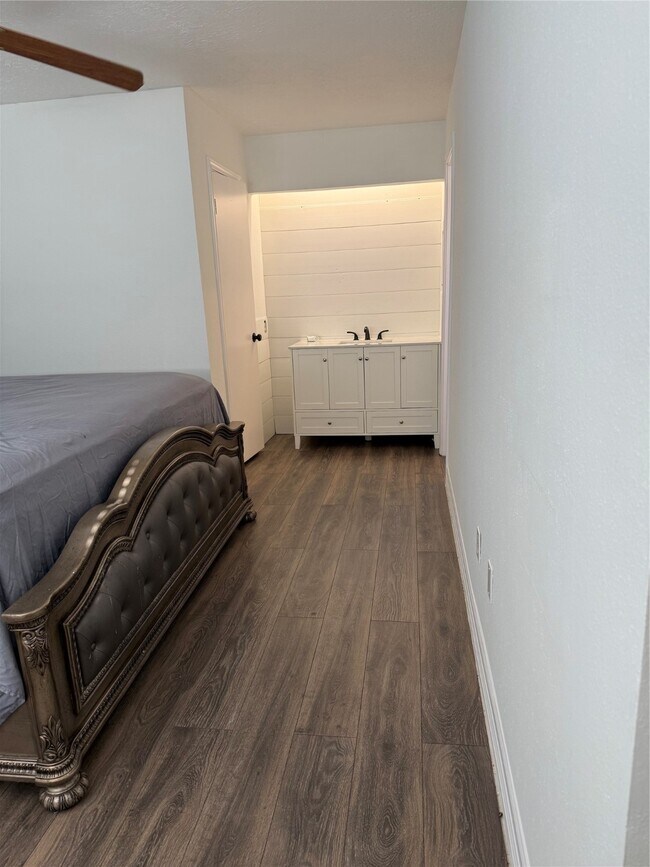 Building Photo - 5914 Bridgegate Dr
