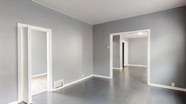 Building Photo - ** AVAILABLE OCTOBER 2025 *** Old Brooklyn...