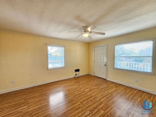 Building Photo - EVERGREEN#119