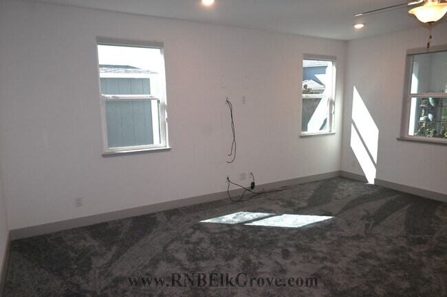 Building Photo - 10060 Carinata Dr