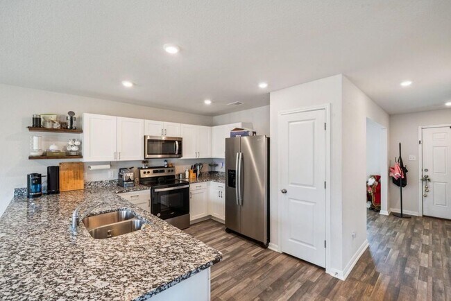 Building Photo - 2224 Cedar Vly Dr