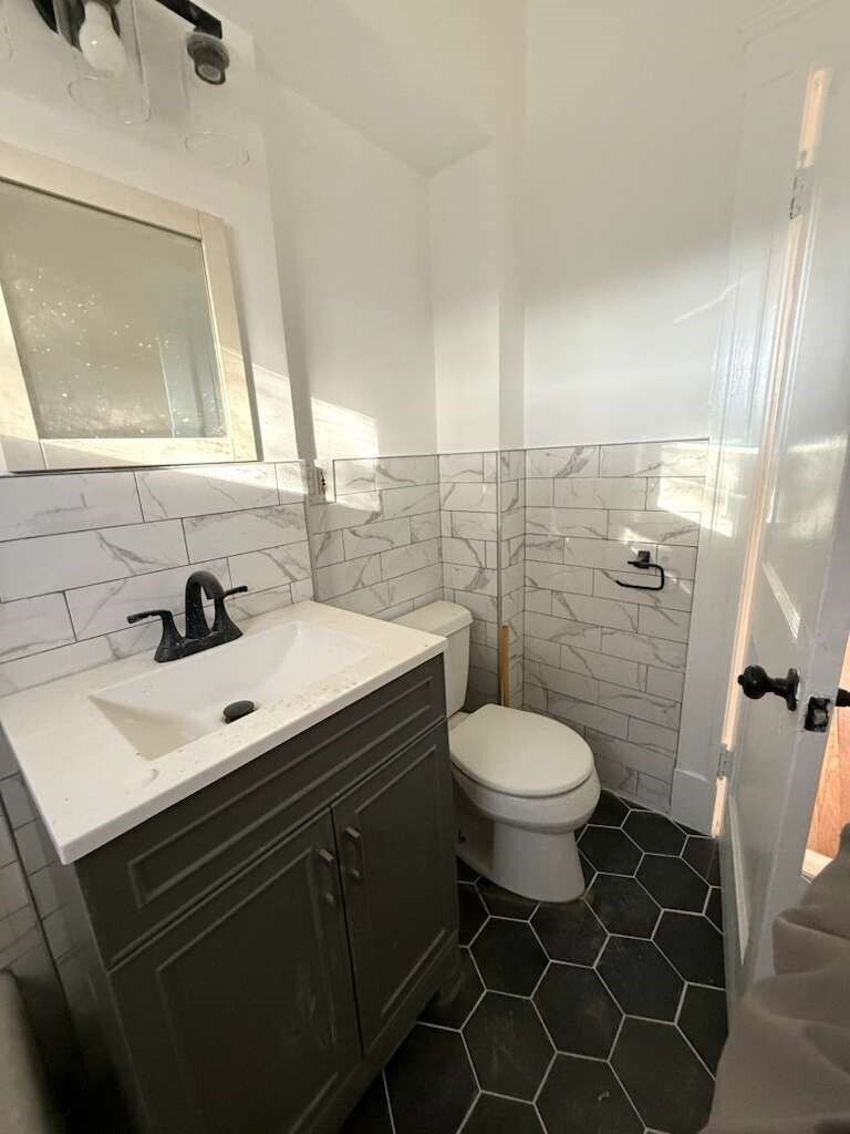 Building Photo - 194 Fells Ave