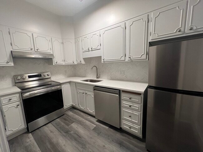 Building Photo - 21 Chestnut St