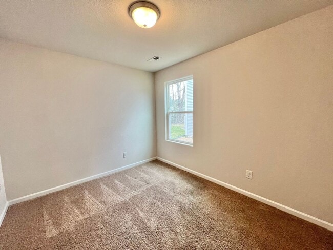 Building Photo - Charming 3BD, 2BA Zebulon Home in a Quiet HOA Community with Amenities