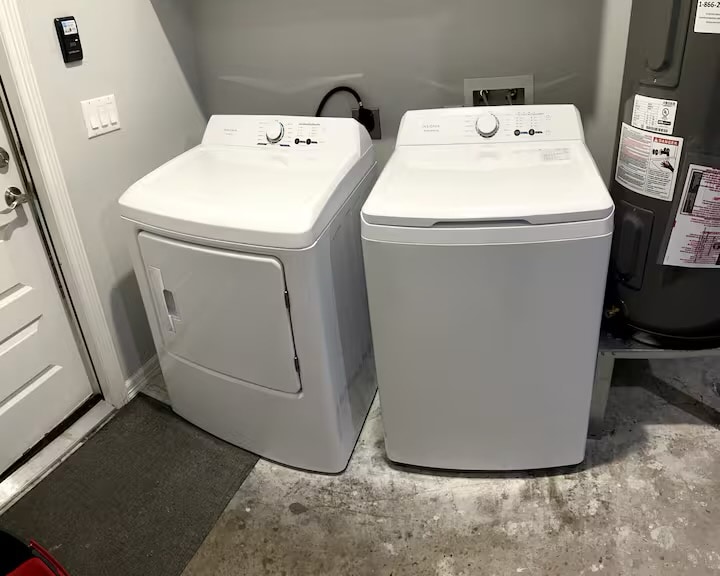 Building Photo - 3402 Las Vistas Ln