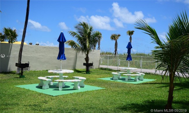Building Photo - 6061 Collins Ave