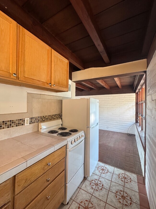 Building Photo - 72 Laureles Grade
