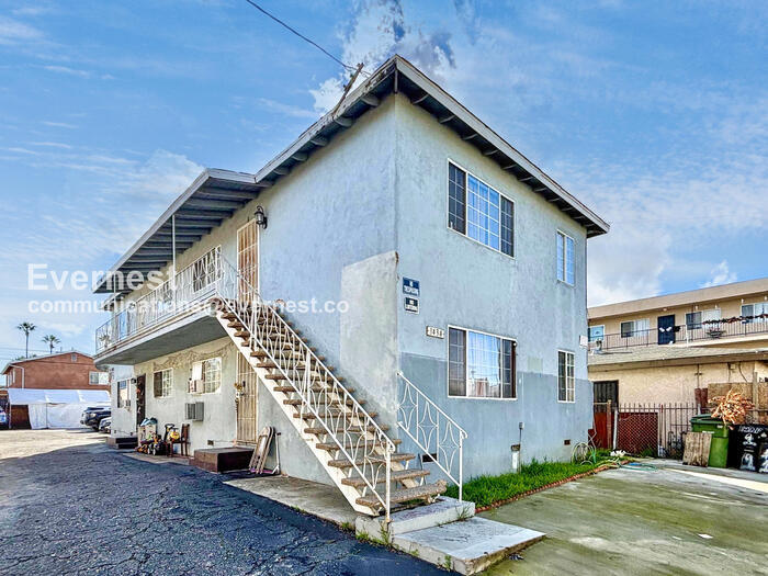 Building Photo - 1434 Plaza del Amo