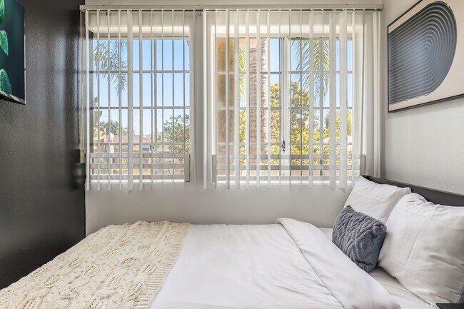 Building Photo - 10777 Ashton Ave