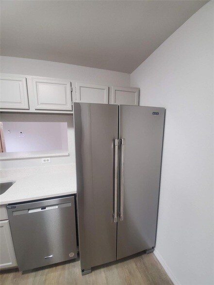 Building Photo - 6909 Hyland Cir