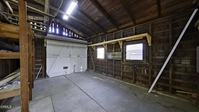 Building Photo - 1915 Las Lunas St