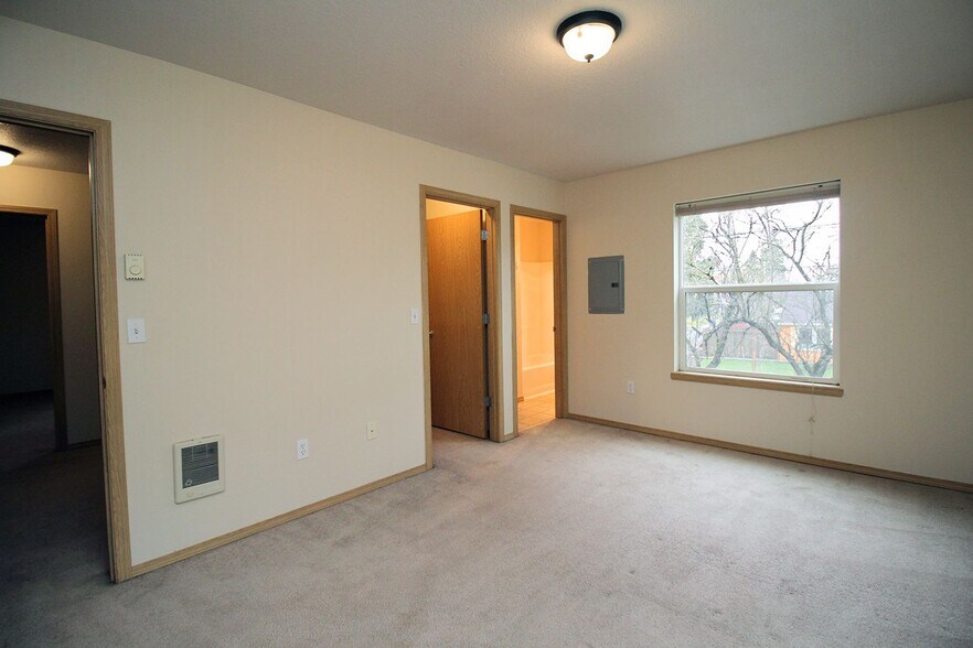 Building Photo - 6731 N Albina Ave