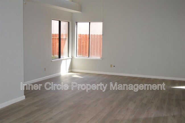 Building Photo - 217 Mitchum Dr