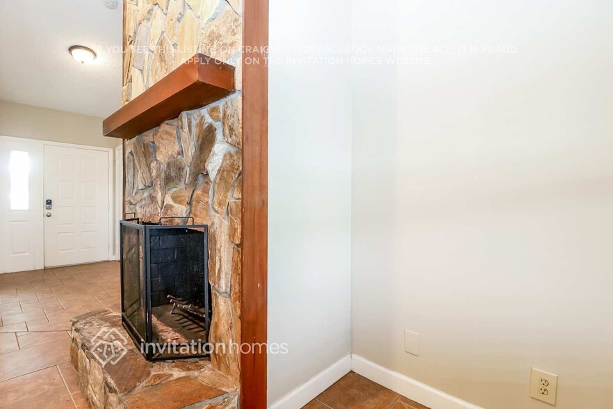 Building Photo - 2301 Beechwood Ct
