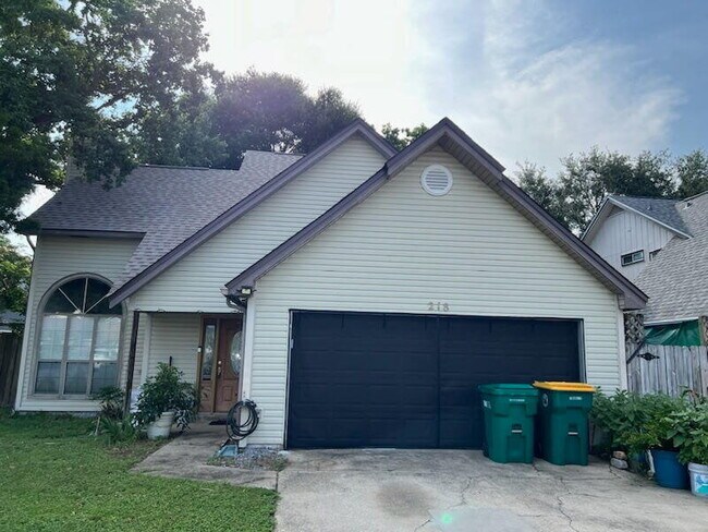 Primary Photo - 218 Woodland Park Cir