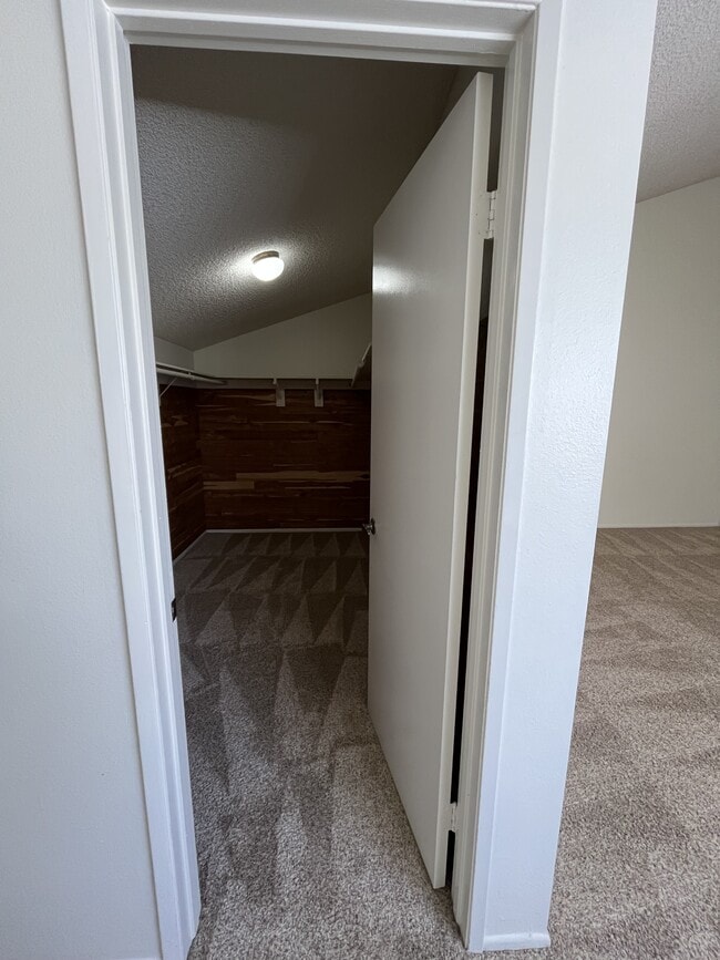 Building Photo - 528 Broderick Way