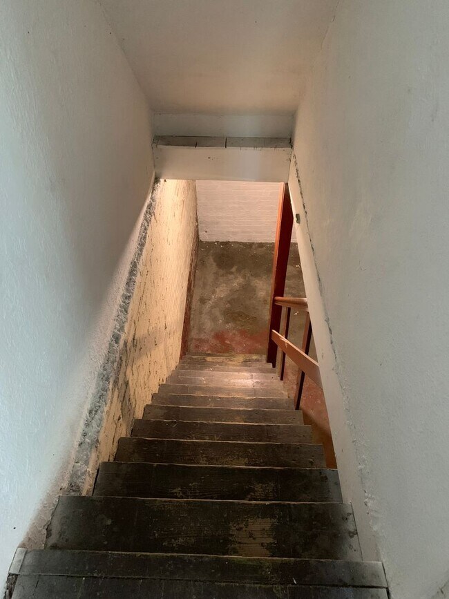 Building Photo - 3265 Sunset Blvd