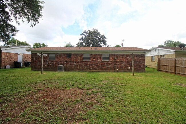 Building Photo - Central Pensacola 3-Bedroom Home Near Mall...