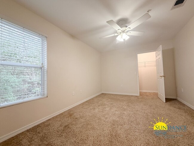 Building Photo - Updated 2 Bedroom in great Fort Walton Beach location!