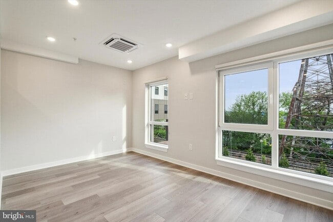 Building Photo - 3449 Scotts Ln