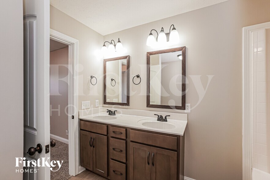 Building Photo - 116 Woodtrace Ct