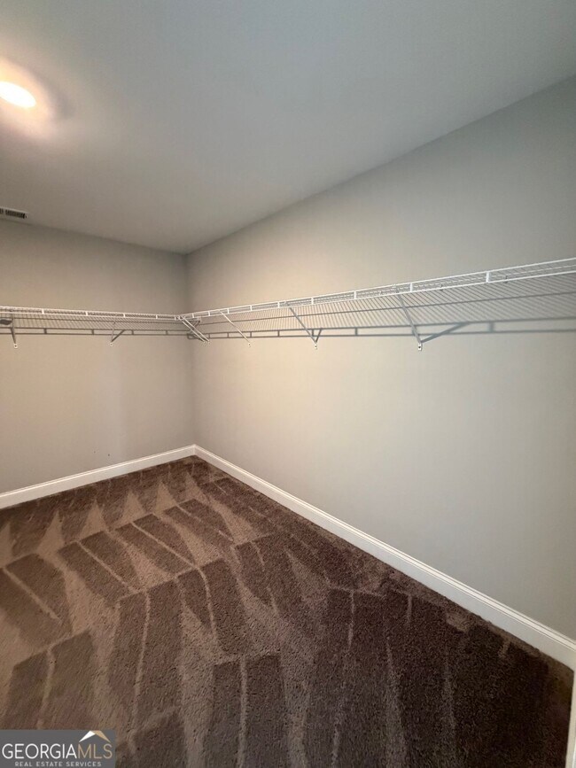 Building Photo - 1120 Riverwalk Manor Dr