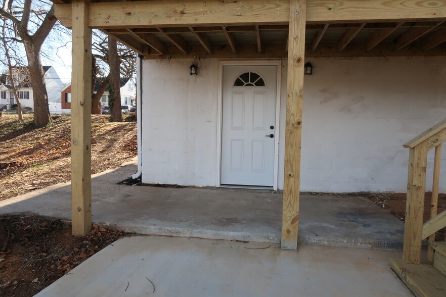 Building Photo - 212 Fourth Ave