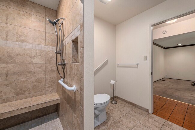 Building Photo - 3 Bedroom 2.5 Bathroom SFH in Los Altos!