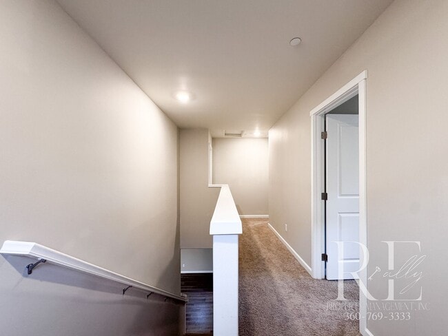 Building Photo - Bright Bremerton Home with Open Layout, A/C, and Fully Fenced Yard