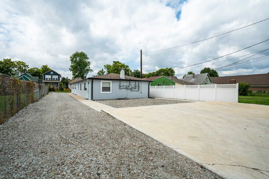 Building Photo - 1631 Columbia Ave