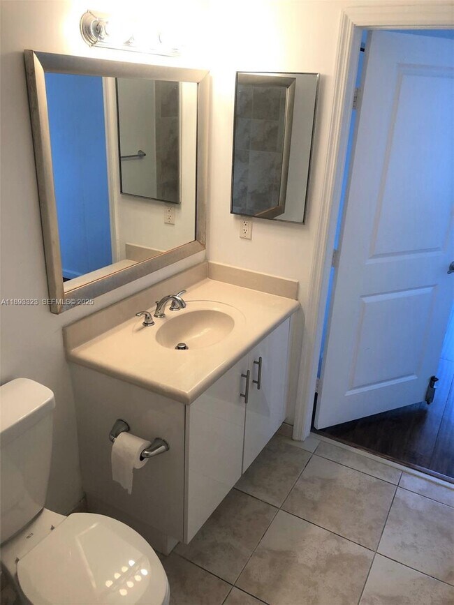 Building Photo - 7900 Harbor Island Dr