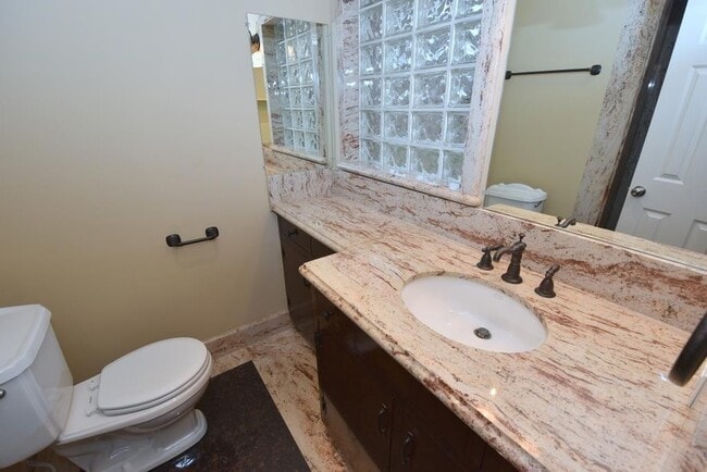 Building Photo - 10402 Chatterton Dr