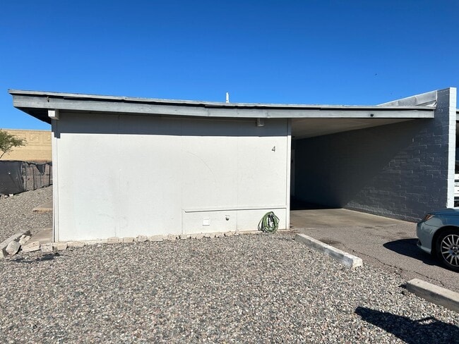 Building Photo - 2 Bedroom 2 Bath with Carport