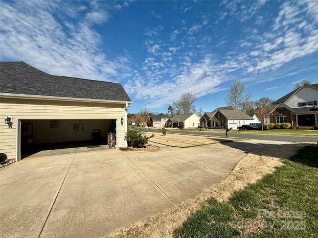 Building Photo - 128 Coral Rutledge Dr