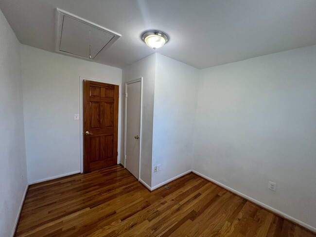 Building Photo - 932 Ray Rd