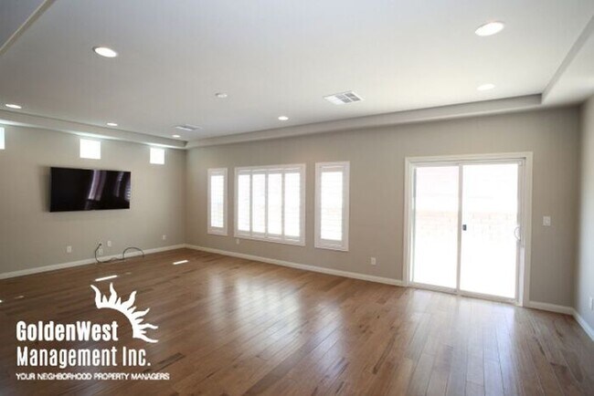 Building Photo - Gorgeous 4Bdm 2.5Ba Home in Southwest Las ...