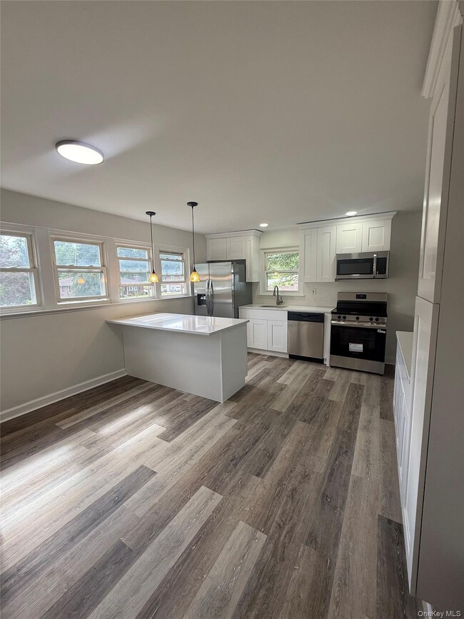 Building Photo - 11 Willow Ln