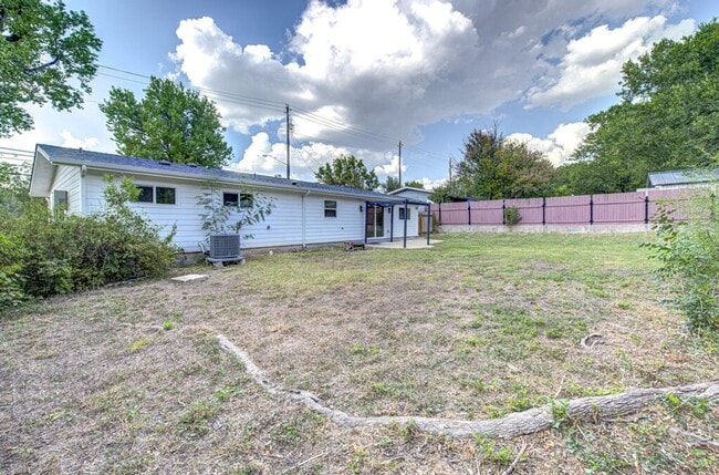 Building Photo - Fully Rebuilt 3BD Gem with Designer Finish...