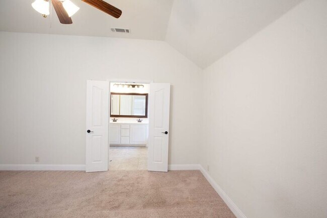 Building Photo - 517 Kelvington Dr