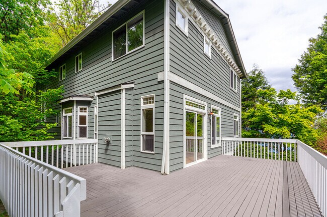 Building Photo - 1919 Fairmount Ave SW