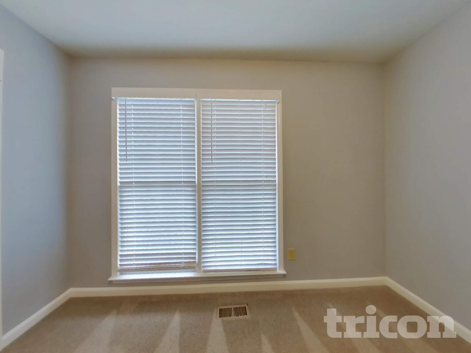 Building Photo - 411 Stewart Dr