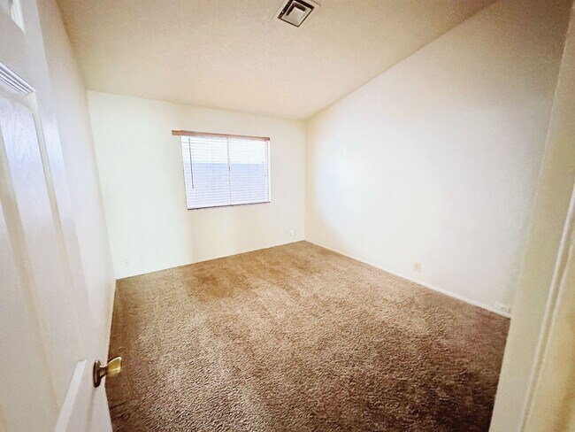 Building Photo - Coming Soon! Scottsdale Home 3/2 Bed/Bath - Available Now!