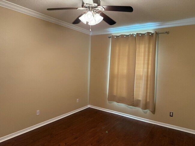 Building Photo - Gorgeous 5 bedrooms, 4 bath, 3 car garage single family home in Clermont