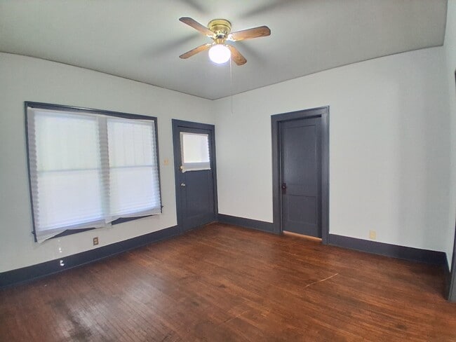 Building Photo - 9 State-S