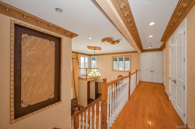 Building Photo - 77-16 Kew Forest Ln